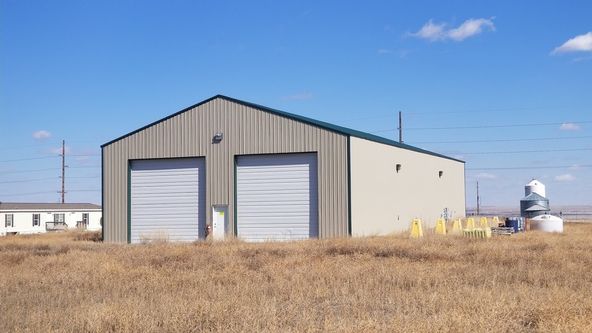 RJ Corman-5,000 SQ FT Shop On 10 Acres With Office Trailer : 6011 138th Ave NW, Williston, ND 58801